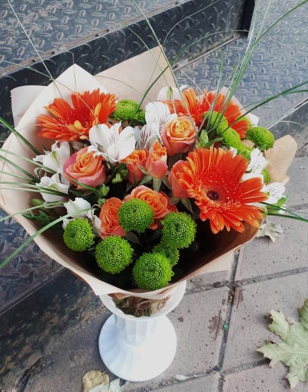 Букет цветов из: Герберы, Хризантемы, Альстромерии и Розы в Новомышастовской