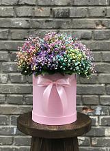 Цветочная композиция из Гипсофила и Розы в шляпной коробке в Новомышастовской