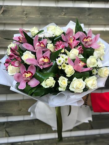 Букет цветов из: Розы и Хризантемы в Новомышастовской