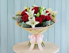 Букет цветов из:  Лилии и Розы в Новомышастовской