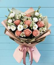 Букет цветов из:  Розы, Альстромерии и Лизиантусы #REPLACE_PRED# Новомышастовской