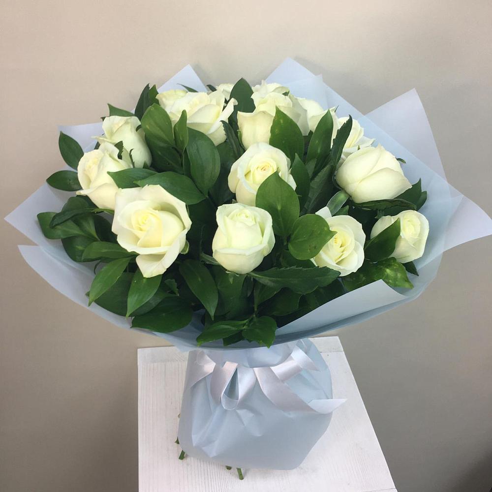 Букет 15 Белых роз Проуд в Новомышастовской