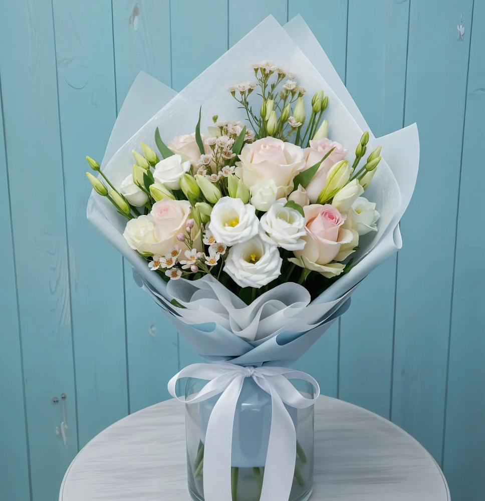 Букет цветов из: Розы и Лизиантусы в Новомышастовской