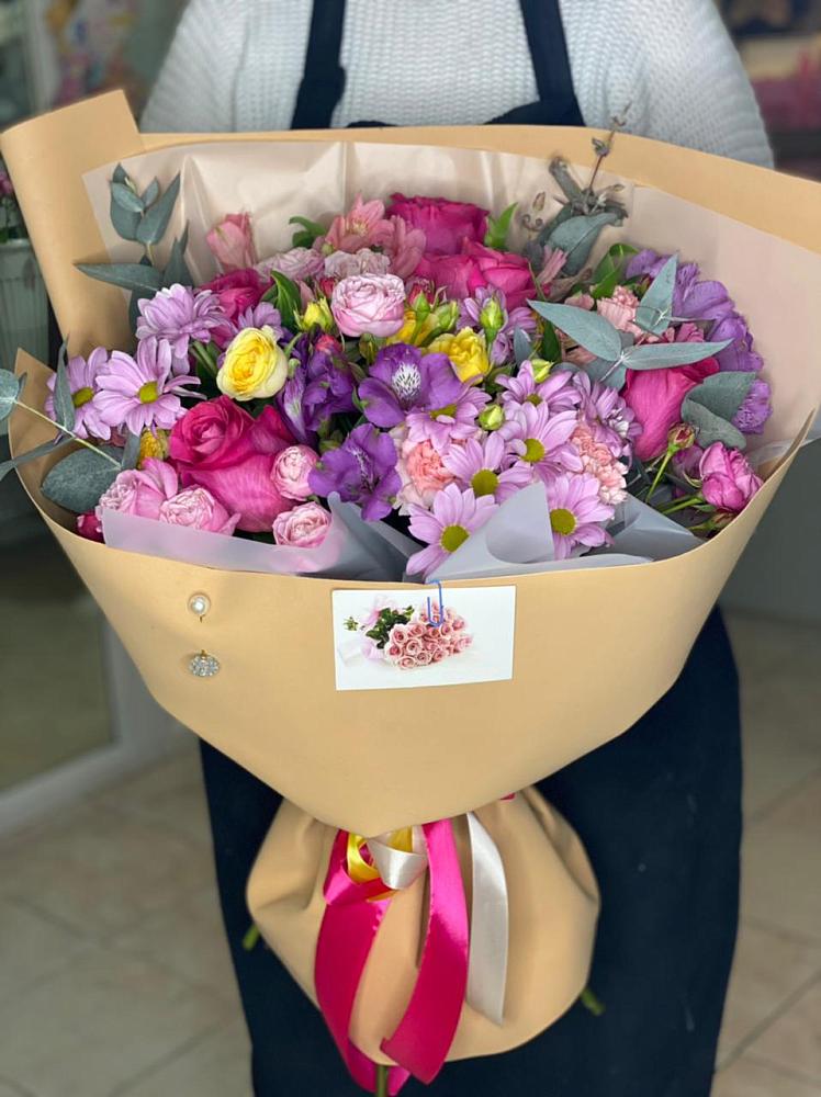 Букет цветов из: Хризантемы, Гвоздики и Альстромерии в Новомышастовской