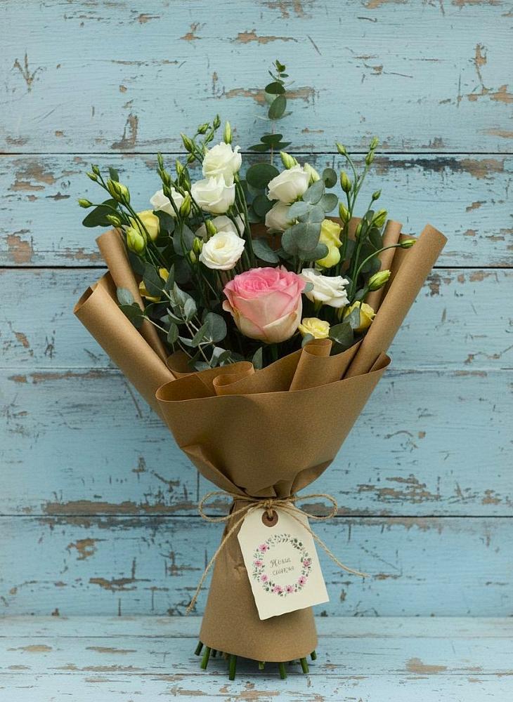 Букет цветов из: Розы и Лизиантусы в Новомышастовской