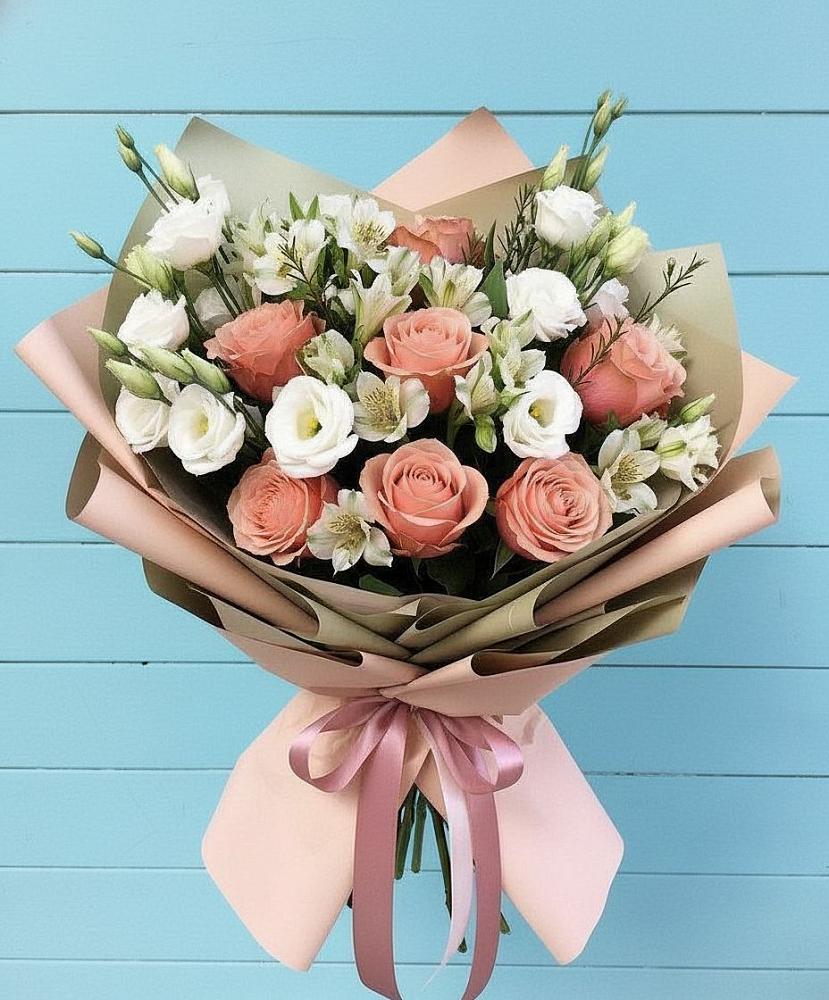 Букет цветов из: Розы, Альстромерии и Лизиантусы в Новомышастовской