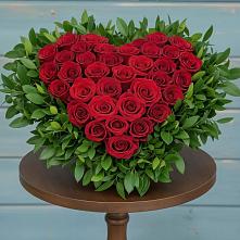 Цветочная композиция из Розы в виде сердца в Новомышастовской