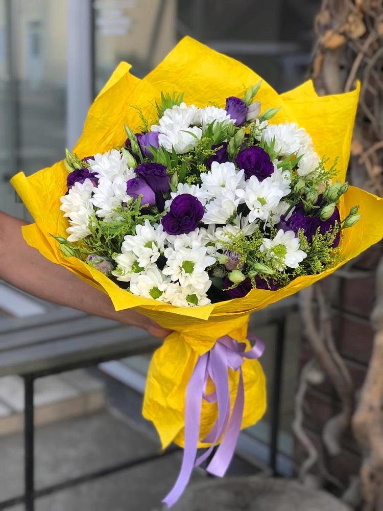 Букет цветов из: Ирисы, Хризантемы и Ромашки в Новомышастовской