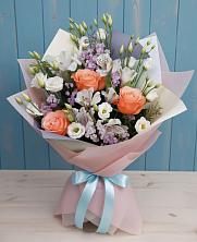 Букет цветов из:  Лизиантусы, Розы, Альстромерии и Гипсофила в Новомышастовской