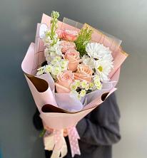 Букет цветов из:  Хризантемы и Розы в Новомышастовской
