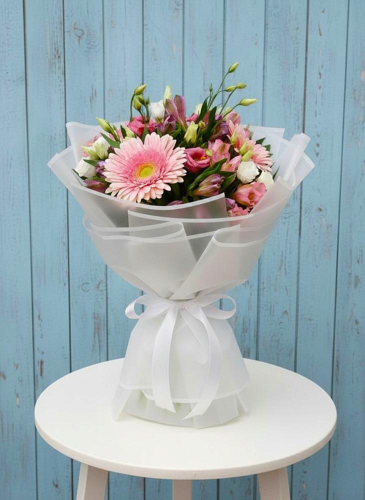 Букет цветов из: Герберы, Альстромерии и Лизиантусы в Новомышастовской