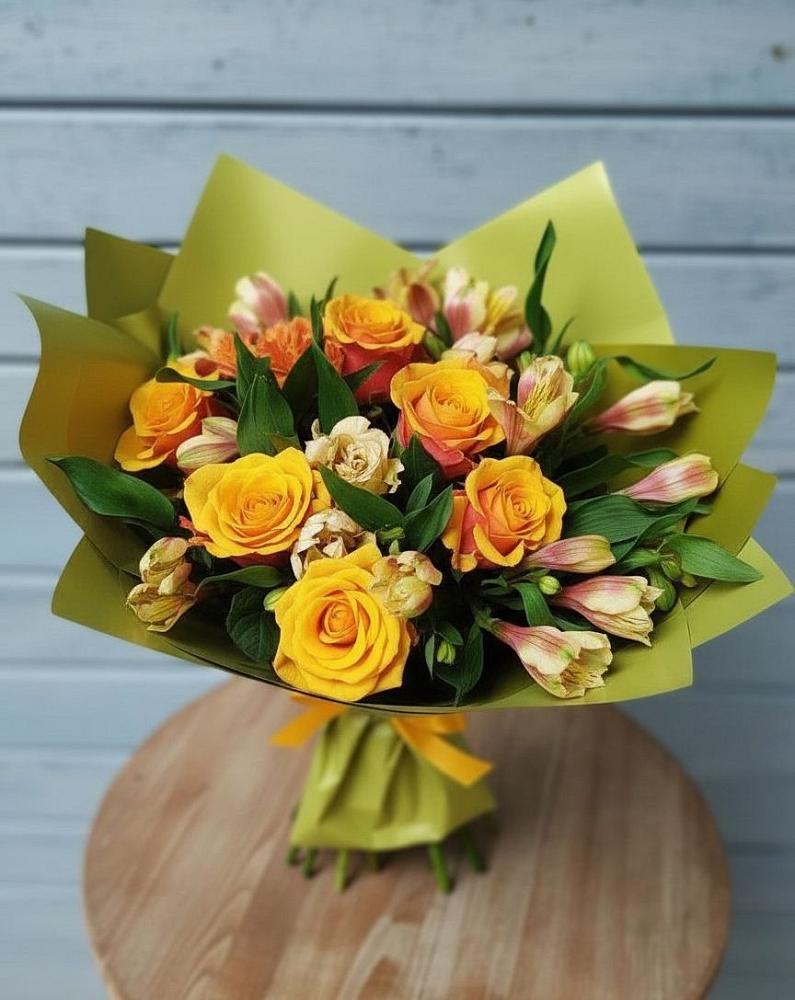 Букет цветов из: Альстромерии и Розы в Новомышастовской