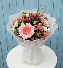 Букет цветов из:  Герберы, Альстромерии и Лизиантусы в Новомышастовской