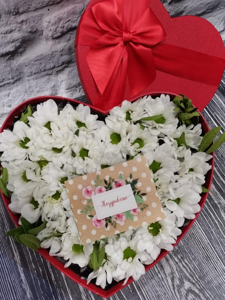 Цветочная композиция из Хризантемы в виде сердца в Новомышастовской