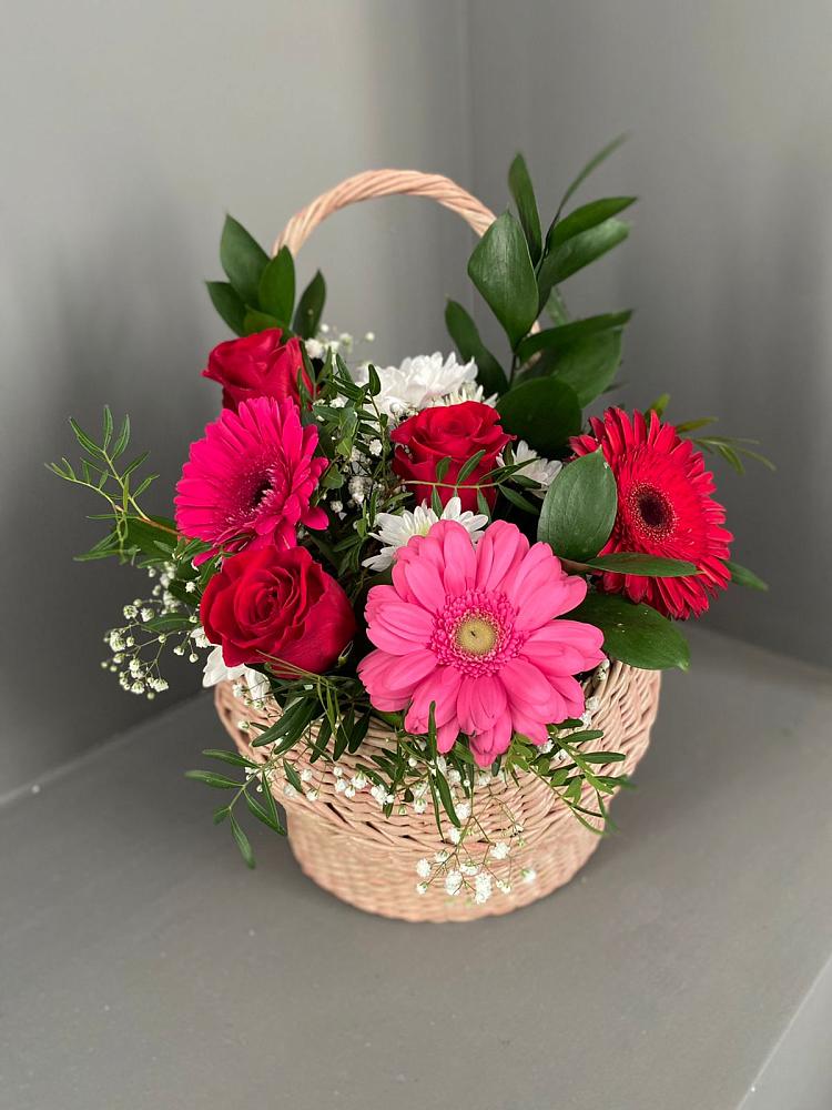 Цветочная композиция из Розы, Хризантемы и Герберы в корзине в Новомышастовской