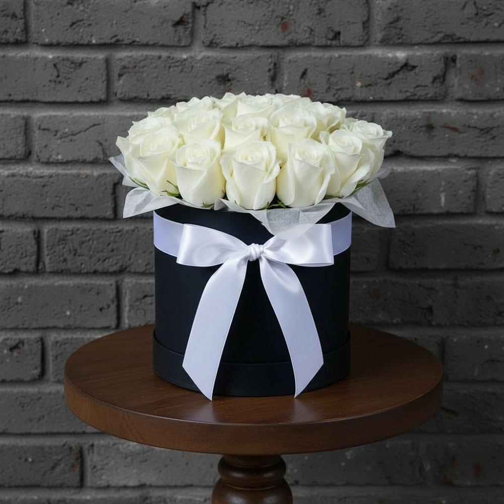 Цветочная композиция из Розы в шляпной коробке в Новомышастовской