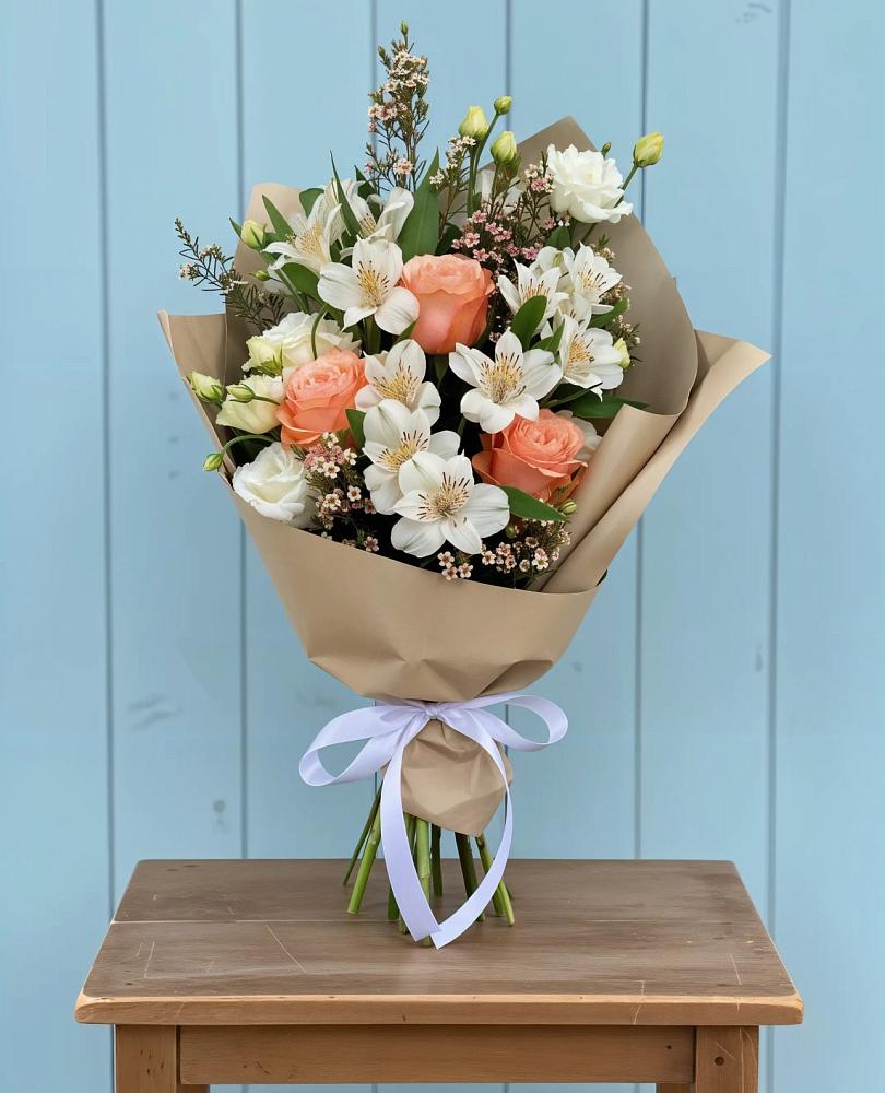 Букет цветов из: Альстромерии, Лизиантусы, Розы и Хризантемы в Новомышастовской