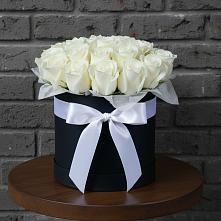 Цветочная композиция из Розы в шляпной коробке в Новомышастовской